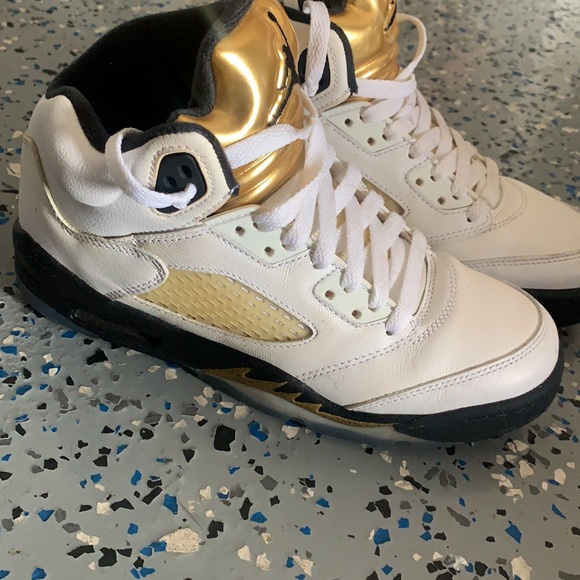Boys Air Jordan’s 5 white and gold - Picture 3 of 5